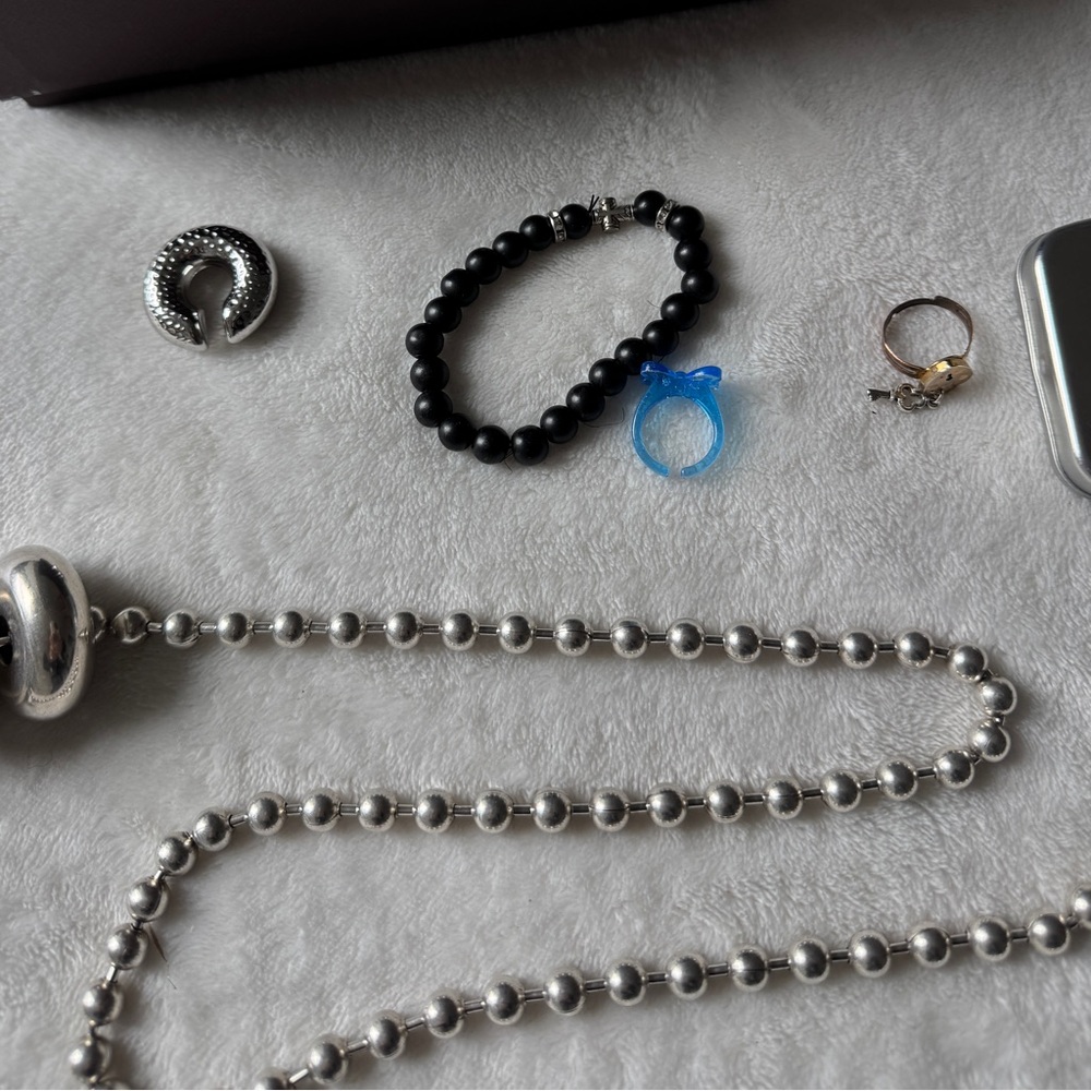 Jewelry Accessory Lot - Picture 3 of 7
